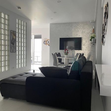Luxury Westpark 2-Room Apartment Lakeview W5 布加勒斯特 外观 照片