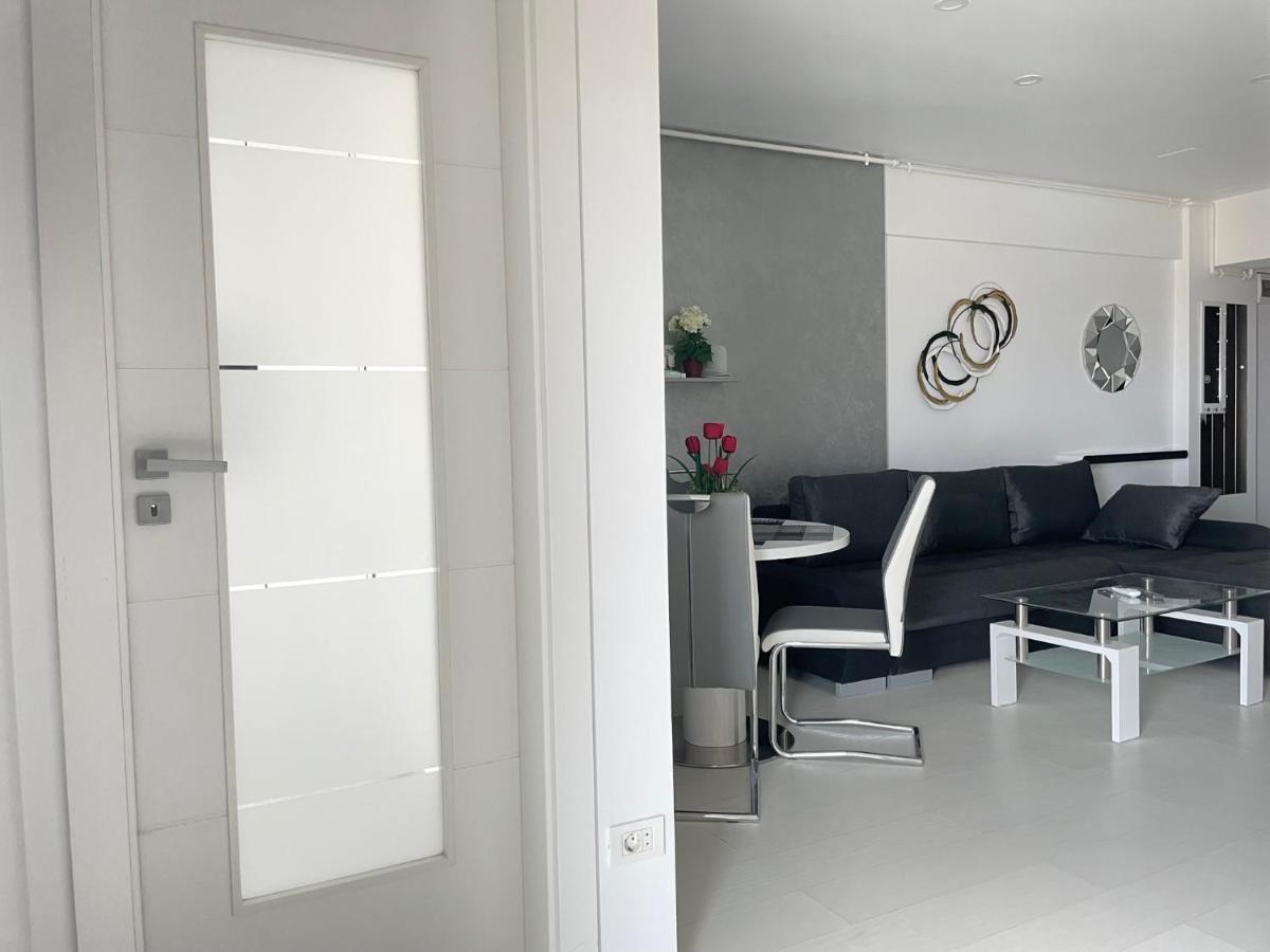Luxury Westpark 2-Room Apartment Lakeview W5 布加勒斯特 外观 照片