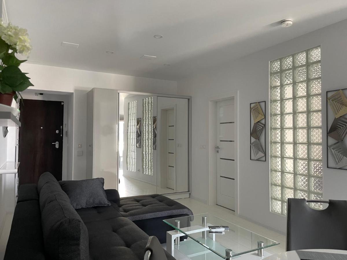 Luxury Westpark 2-Room Apartment Lakeview W5 布加勒斯特 外观 照片